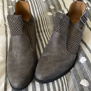 Ladies size 9 NWT Daytrip brand booties